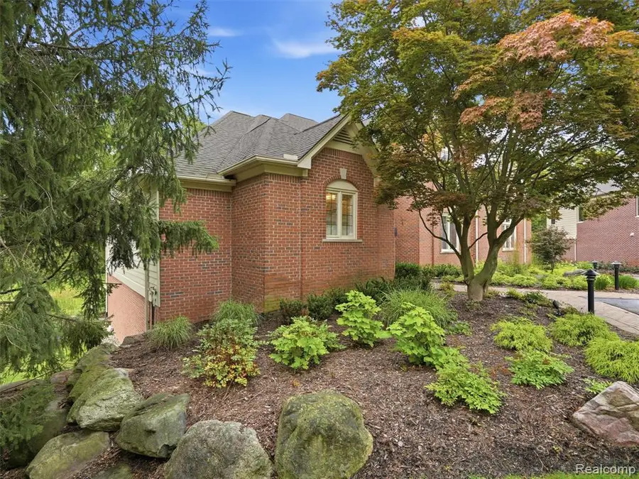3030 W Ridge, Bloomfield Hills, MI 48302 - #2