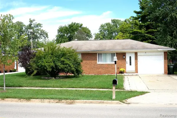 8439 Plumbrook, Sterling Heights, MI 48313