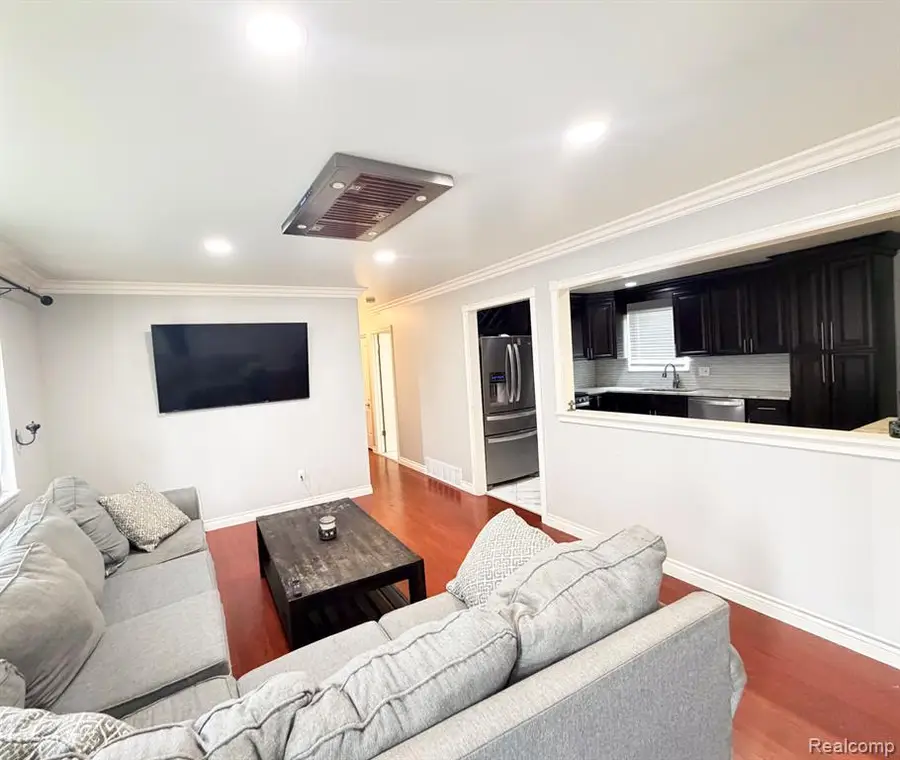 8439 Plumbrook, Sterling Heights, MI 48313 - #2