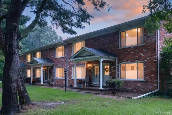 5106 Kintyre, Brighton, MI 48116