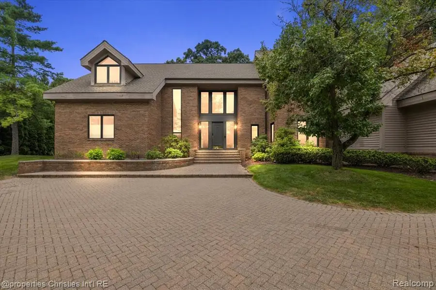 4740 W Wickford, Bloomfield Hills, MI 48302 - #2