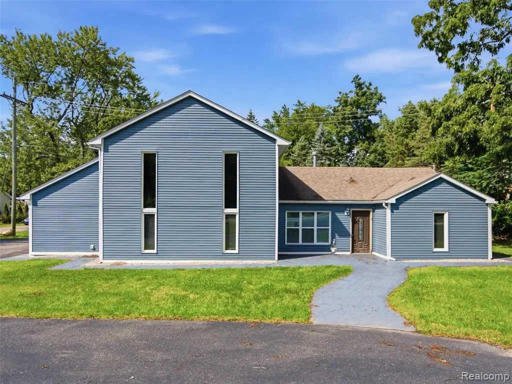 3700 Green Lake, West Bloomfield, MI 48324 - #1
