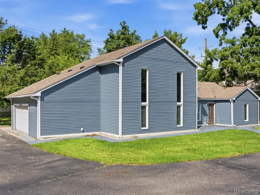 3700 Green Lake, West Bloomfield, MI 48324 - #3