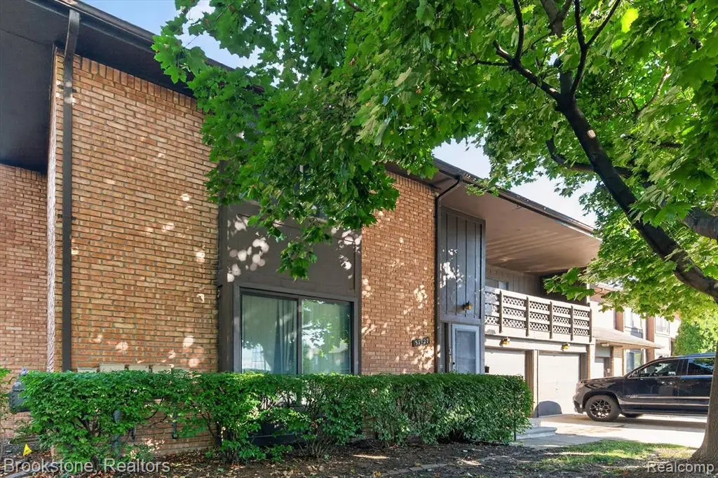 37128 Clubhouse #37, Sterling Heights, MI 48312 - #1