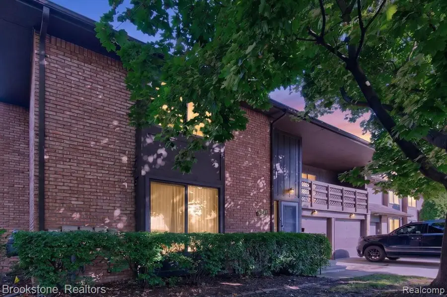 37128 Clubhouse #37, Sterling Heights, MI 48312 - #2