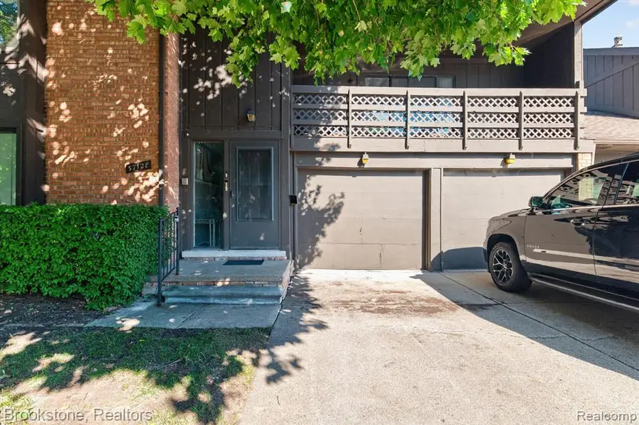 37128 Clubhouse #37, Sterling Heights, MI 48312 - #3