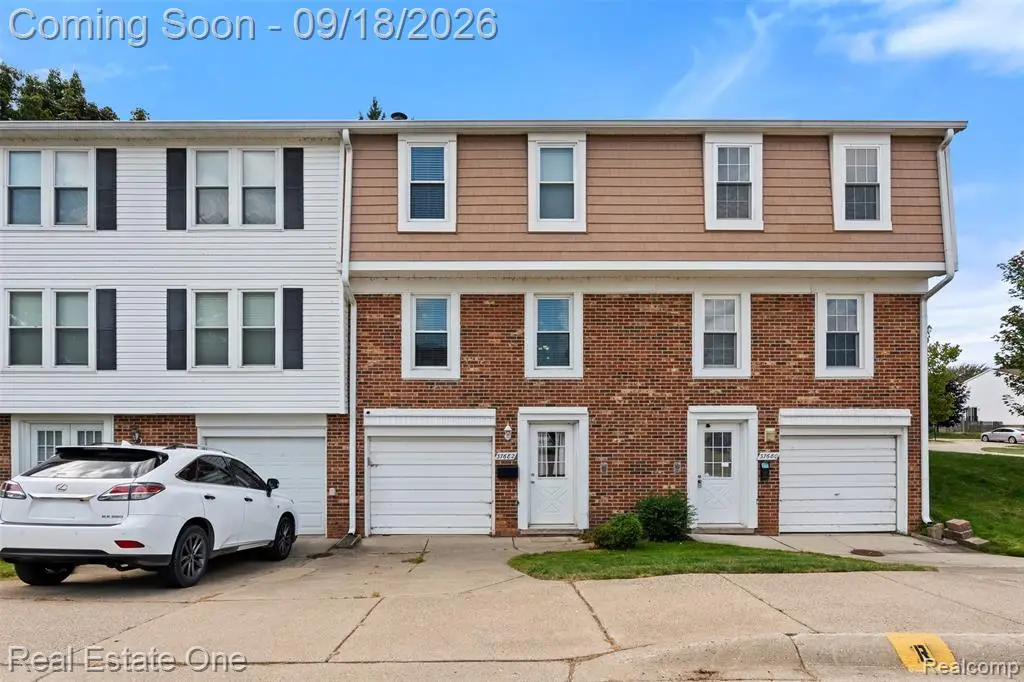 37682 Charter Oaks, Clinton Township, MI 48036 - #1