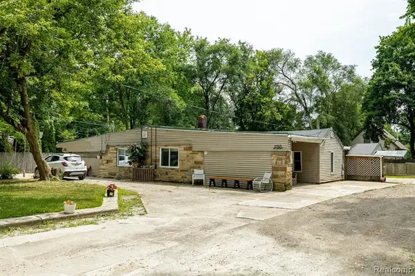 8595 Orchard, Pinckney, MI 48169