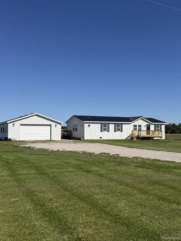 1313 E Murphy Lake, Mayville, MI 48744