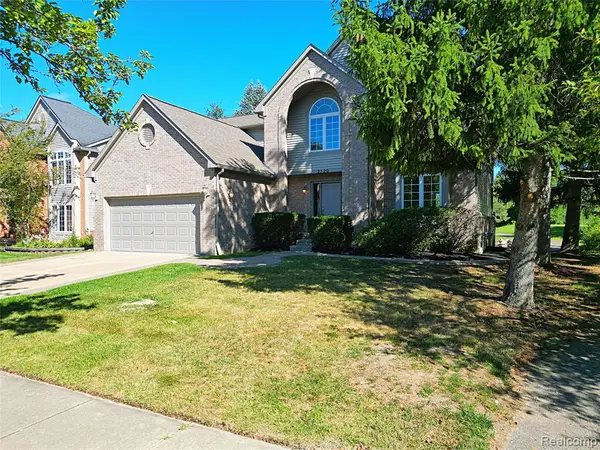 2320 Baltusrol, Commerce Twp, MI 48382
