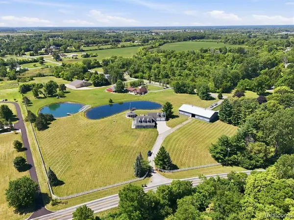 5090 S Huron River, South Rockwood, MI 48179