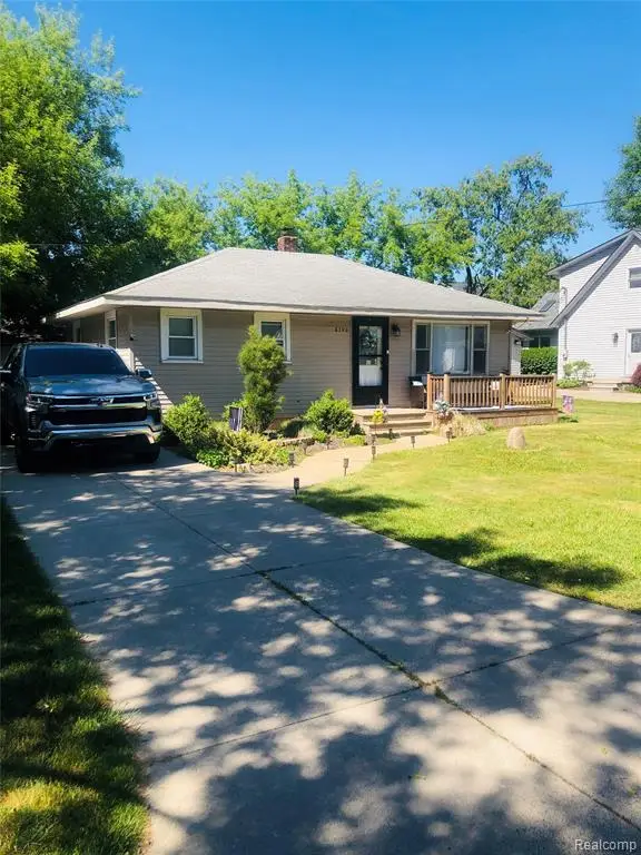8396 Cooley Beach, White Lake, MI 48386
