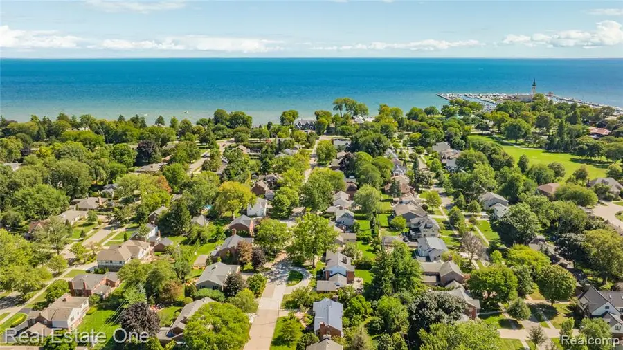 69 Willow Tree, Village Of Grosse Pointe Shores, MI 48236 - #2