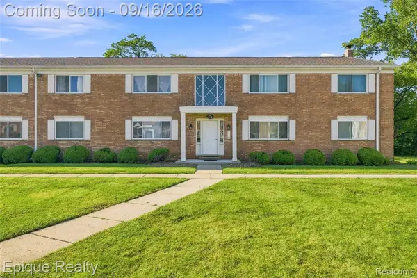 801 W Long Lake #7, Bloomfield Hills, MI 48302