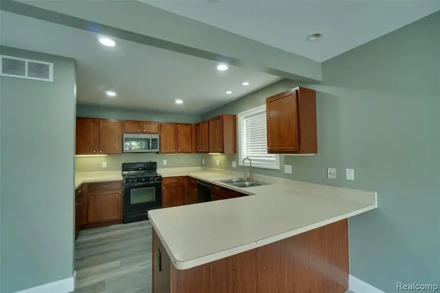 61 Narrin, Ortonville, MI 48462 - #2