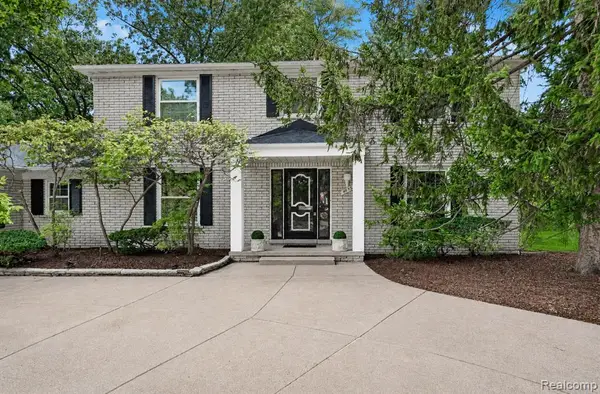 4855 Thorntree, West Bloomfield, MI 48322