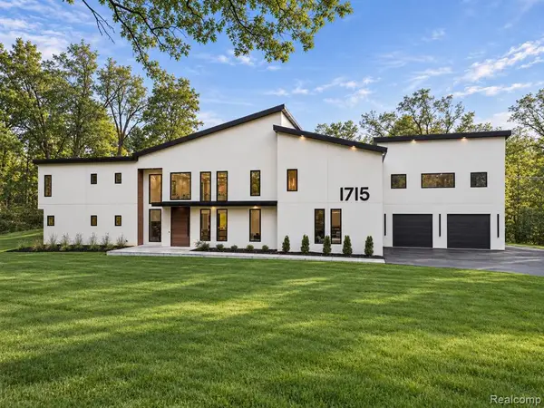 1715 Lone Pine, Bloomfield Hills, MI 48302