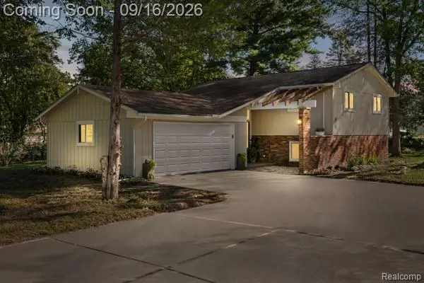 1960 Glen Iris, Commerce Twp, MI 48382