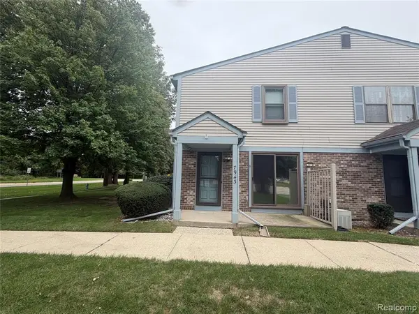 7943 Pontiac Lake, Waterford, MI 48327