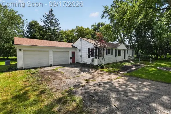 807 S Oak, Fenton, MI 48430