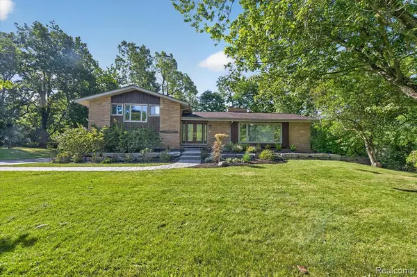 34135 Brittany, Farmington Hills, MI 48335