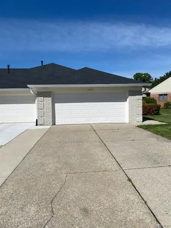 20404 Birch Meadow, Clinton Township, MI 48036