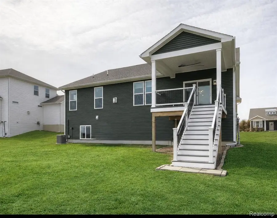 677 Round Rock Dr, Howell, MI 48843 - #2