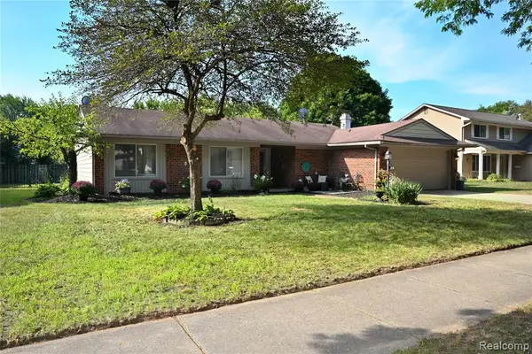 668 Randall, Troy, MI 48085