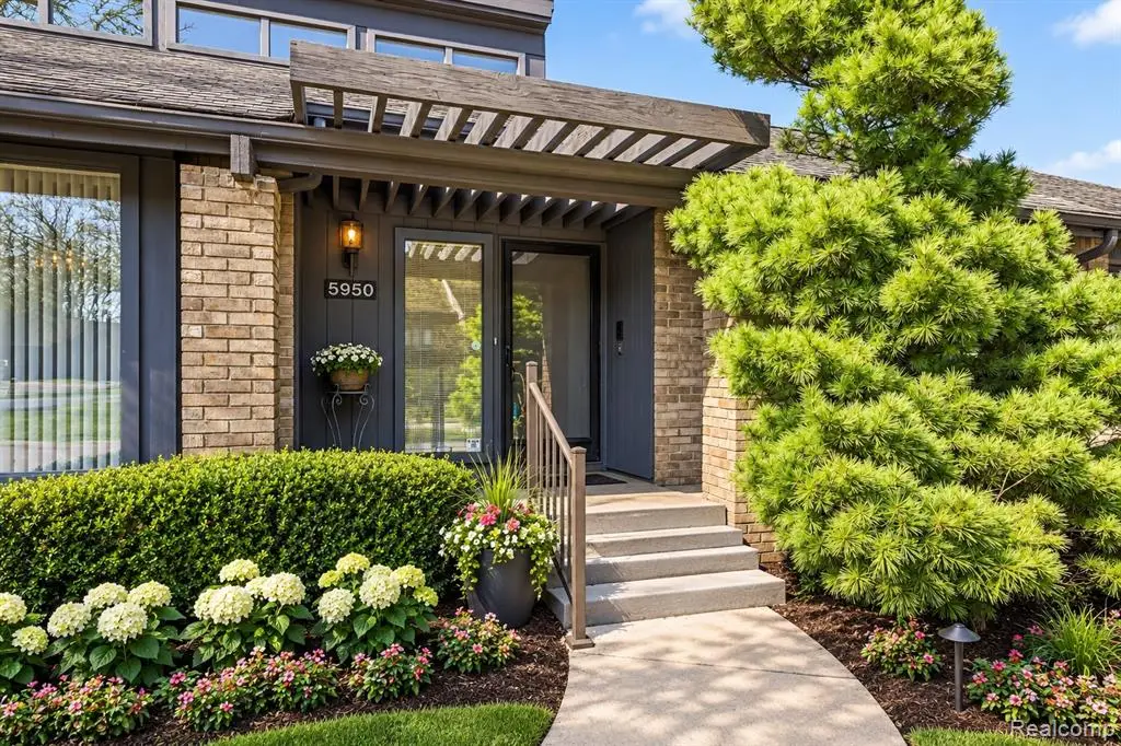 5950 Pinetree, West Bloomfield, MI 48322 - #1
