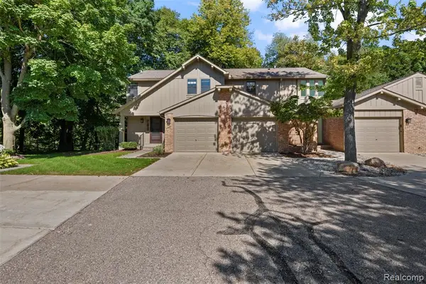 1830 Streamedge, Rochester Hills, MI 48309