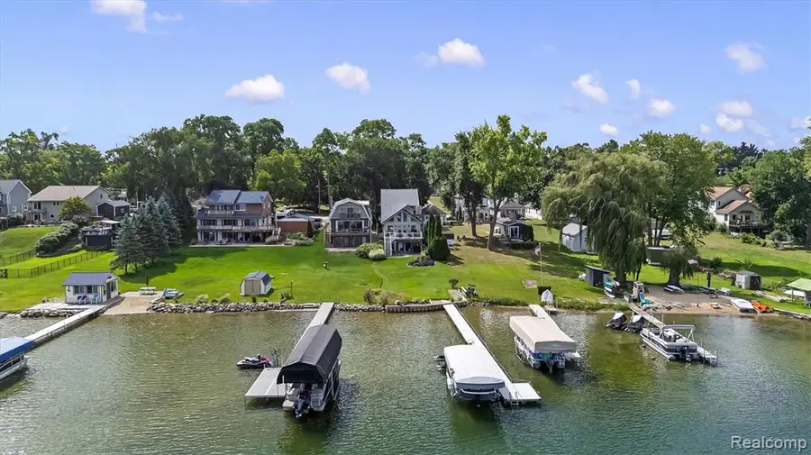 1424 W Oakley Park, Commerce Township, MI 48390 - #3