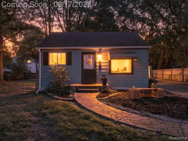 21184 Flanders, Farmington Hills, MI 48335