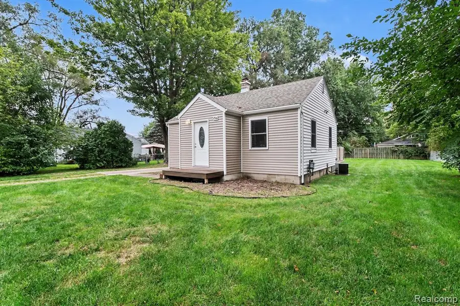 2566 Lee, Utica, MI 48317 - #3