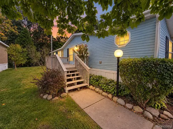 6564 E Michigan, Saline, MI 48176