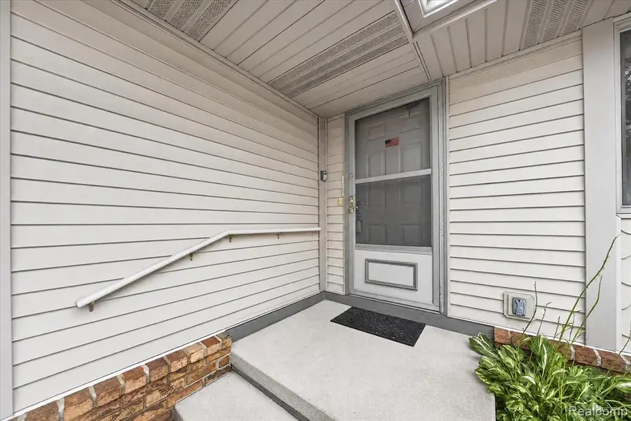 205 Addison, Fowlerville, MI 48836 - #2