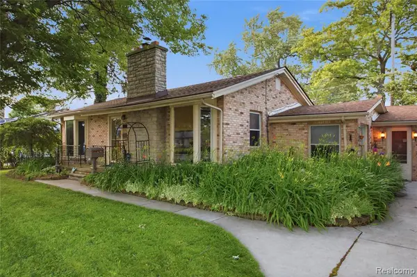 21211 Ardmore Park, Saint Clair Shores, MI 48081