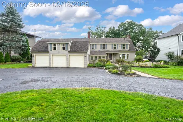 8765 Edgewood Park, Commerce Twp, MI 48382