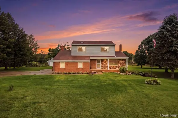 2800 Cedar Valley, Howell, MI 48843