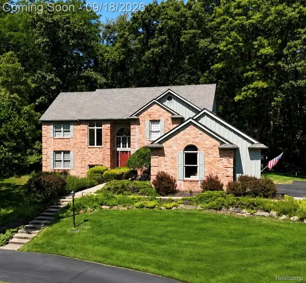 8290 Pawnee, Pinckney, MI 48169