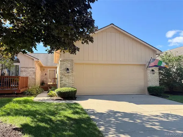 35285 Lone Pine, Farmington Hills, MI 48335