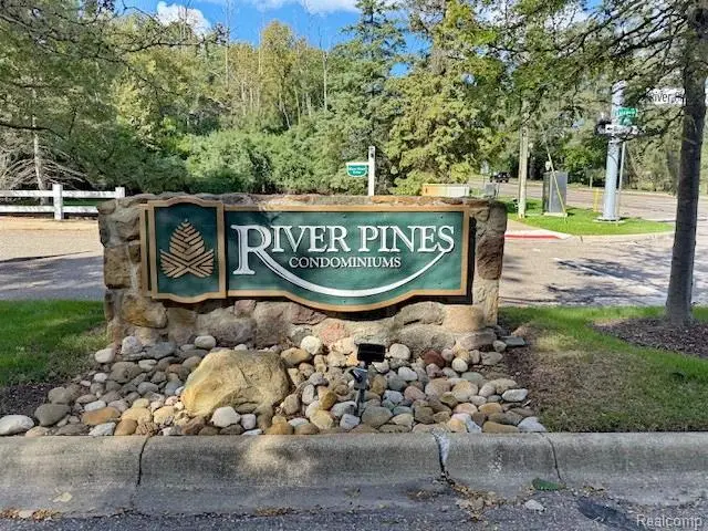 35285 Lone Pine, Farmington Hills, MI 48335 - #2