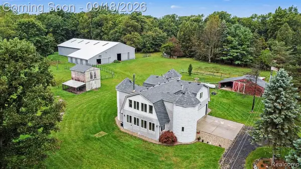 2651 Fenton, Hartland, MI 48353