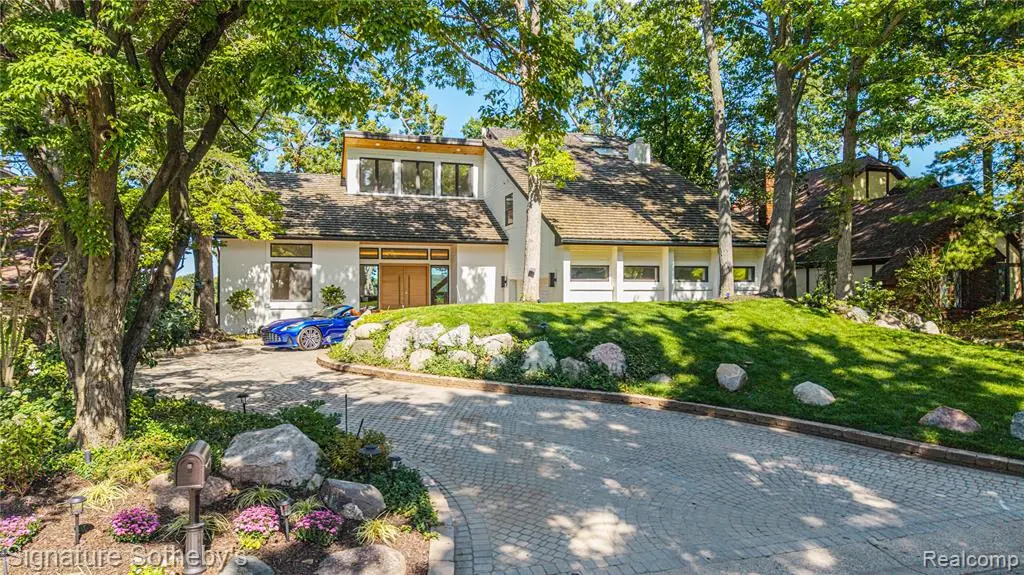 4451 Rolling Pine, West Bloomfield, MI 48323 - #1