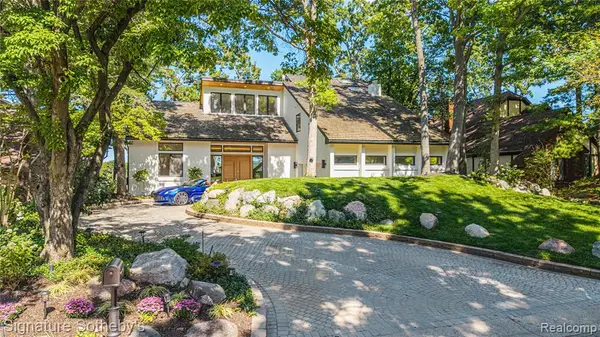 4451 Rolling Pine, West Bloomfield, MI 48323