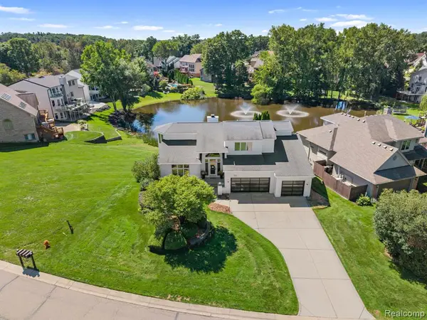 1054 Forest Bay, Waterford, MI 48328