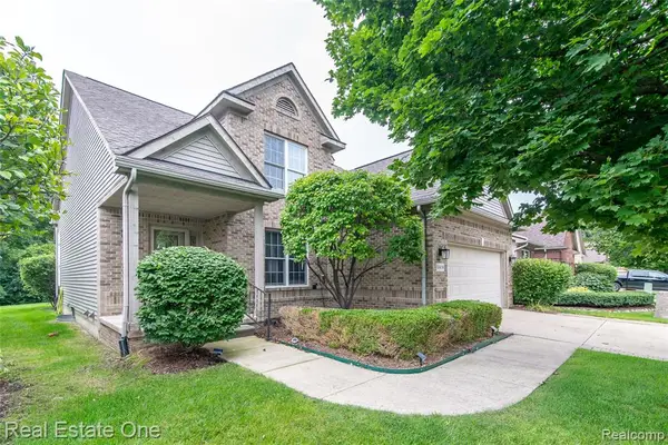 5808 Windstar, Waterford, MI 48327