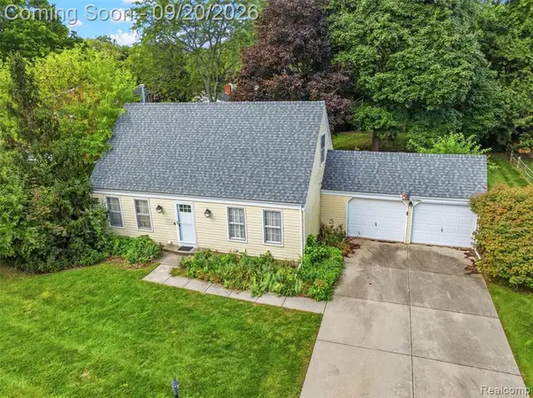 3121 Kings Brook, Flushing, MI 