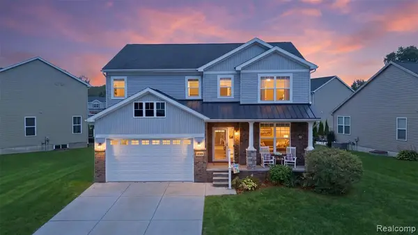 235 Crystal Wood, Howell, MI 48843