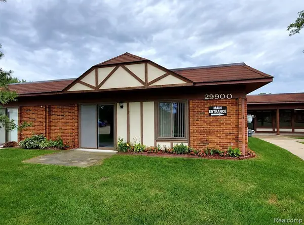 29900 Grand Oaks #18, Warren, MI 48092