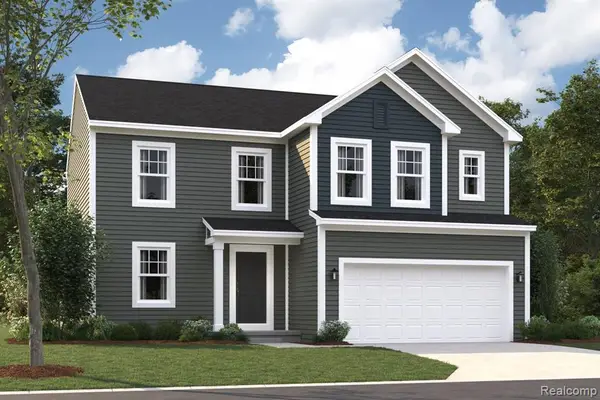 400 Hidden River W, Holly, MI 48442